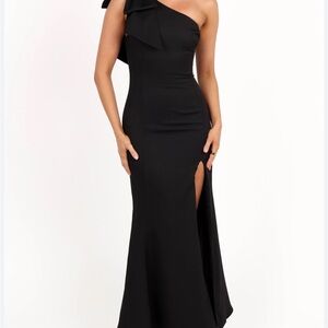 Petal & Pup Black One-Shoulder Gown